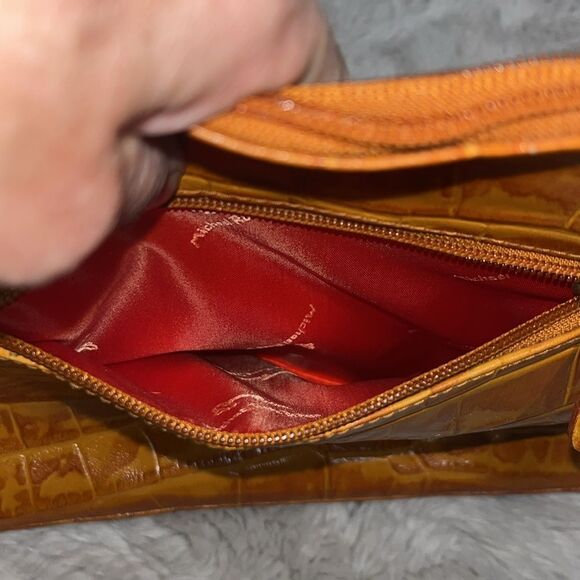 Michael Rome Designs Croc Embossed Italian Leather Bag - Picture 6 of 14